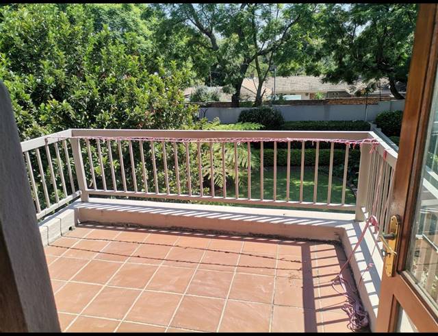2 BEDROOM APARTMENT TO LET IN OAKLANDS